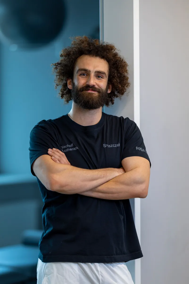 Sebastian Piszczek – Physiotherapeut in der RKM 740 Physio Düsseldorf Porträt von Sebastian Piszczek, Physiotherapeut im RKM 740 Physiotherapie Düsseldorf.